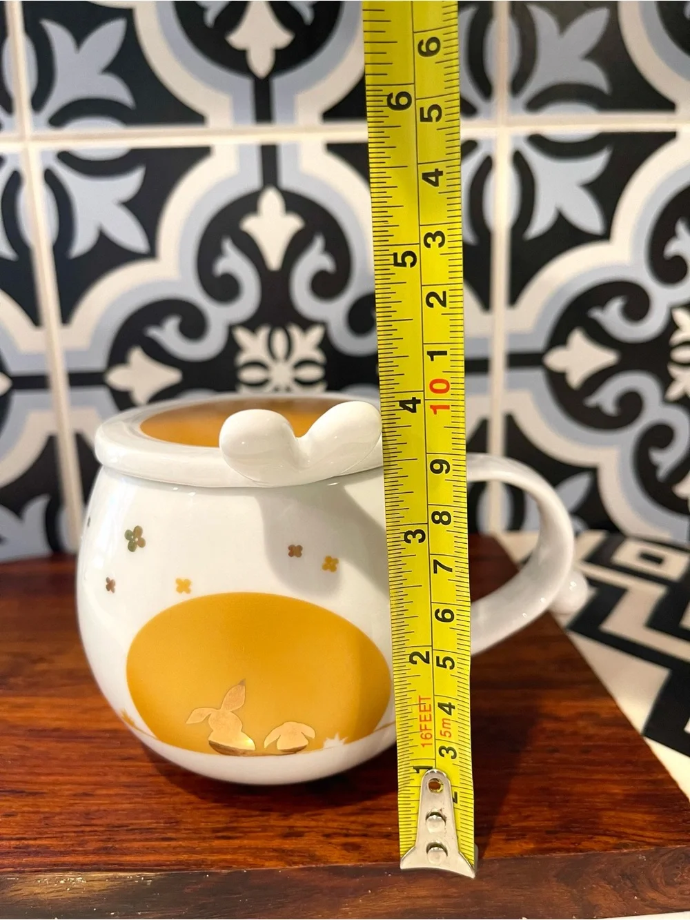 STARBUCKS 2015 Round Lidded BUNNY RABBIT Tea Ceramic Cup 12oz White Gold RAR